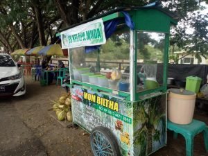 Jajanan Es Kelapa Diminati Masyarakat Parigi Moutong