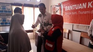 PMI Distribusikan Bantuan Non Tunai Kepada Masyarakat Terdampak Bencana di Parigi.