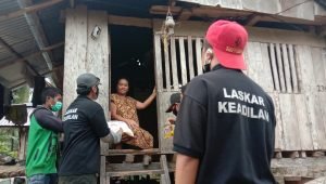 Organisasi Laskar Keadilan Salurkan Sembako Pada Masyarakat Kurang Mampu