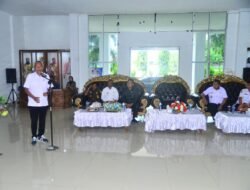 Bupati Banggai Laut Menyerahkan Sertifikat Tanah Kantor Pengadilan Agama