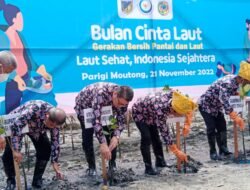 Menteri KKP Pungut Sampah dan Tanam Mangrove di Lokasi HARKANNAS Pantai Mosing