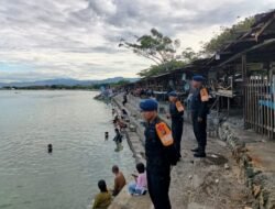 Tim SAR Satgas Operasi Ketupat Tinombala Pantau Wisata Pantai