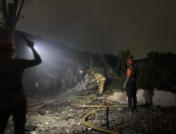 Unit SAR Polda Sulteng Padamkan Kebakaran di Pasar Masomba Palu