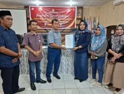 Tiga Bakal Calon Datangi KPU Parimo Serahkan Syarat Dukungan