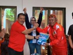 Wabup Abdul Sahid Serahkan Jersey untuk Jurnalis Parigi FC, Wujud Sinergi Pemda dan Pers