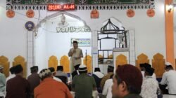 Safari Ramadhan di Desa Sienjo, Wabup Serahkan 50 Paket Sembako dan Ajak Masyarakat Jaga Generasi Muda