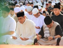 Khidmatnya Sholat Id di Halaman Kantor Bupati Parigi Moutong, Simbol Kebersamaan Pemerintah dan Masyarakat