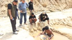 Wakil Bupati H. Abdul Sahid Tinjau Pelaksanaan Normalisasi Sungai di Desa Air Panas