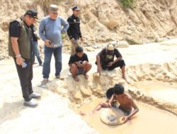 Wakil Bupati H. Abdul Sahid Tinjau Pelaksanaan Normalisasi Sungai di Desa Air Panas