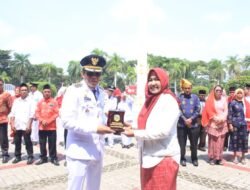 Semarak HUT ke-81 RI, Bupati Parigi Moutong Pimpin Upacara dan Serahkan Sejumlah Penghargaan