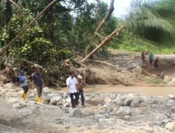 Pantau Lokasi Banjir Di Desa Toboli Barat, Bupati Parigi Moutong Fokuskan Penyediaan Air Bersih dan Penanganan Dampak Pertanian