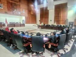 Asisten II Hadiri Penyampaian Pandangan Umum Fraksi atas Empat Raperda
