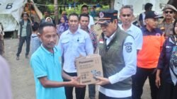 Bupati Erwin Burase Serahkan Bantuan Sembako dan Tinjau Warga Terdampak Banjir