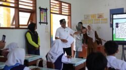Dukung Program Prioritas Presiden Prabowo, Bupati Erwin Burase Evaluasi Pemanfaatan Papan Interaktif Digital di SMP Satap 2 Mepanga