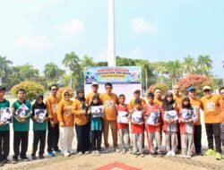 Bupati Erwin Burase Serahkan Seragam Sekolah Gratis bagi Murid Baru MTs dan Bantuan Mobil Dapur Lapangan serta Masker dari BNPB